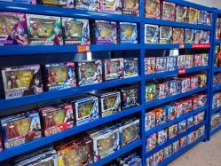 -逝水玩具折扣店