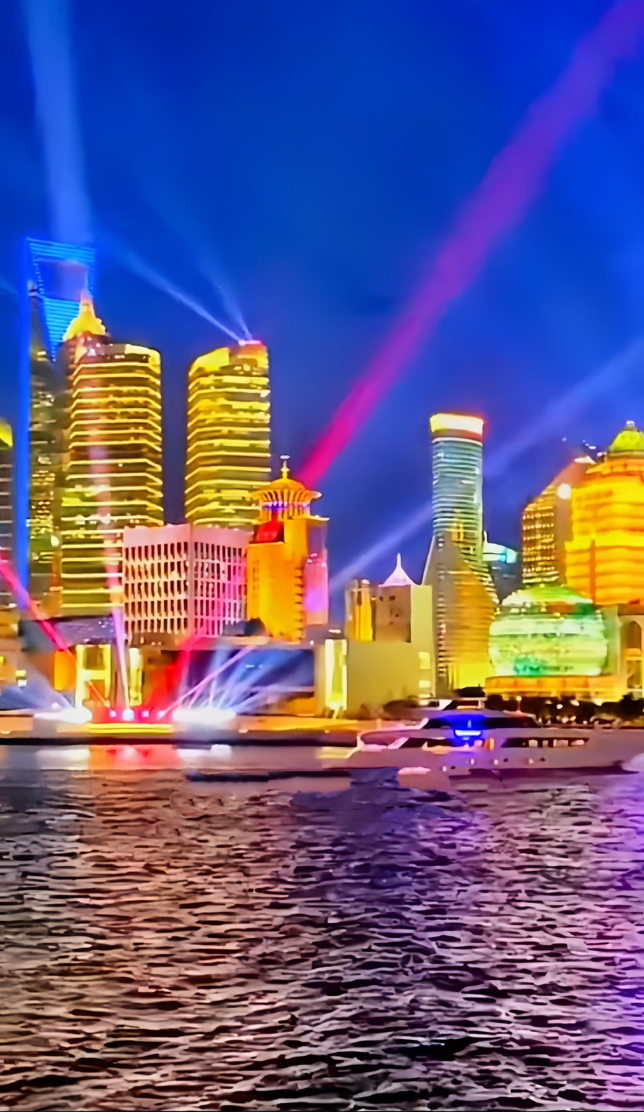 这座城市的璀璨明珠,以其迷人的夜景,丰富的历史文化和独特的建筑风格