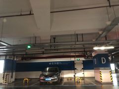 -中庚漫游城停车场