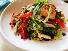 烤三文鱼色拉-新元素(蓝色港湾店)
