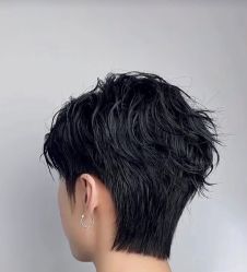 -一家只做男发烫染的店