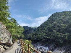 -燕子河大峡谷天坑仙境