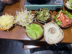 -黔有有贵州酸汤夺夺粉火锅(五味十字店)