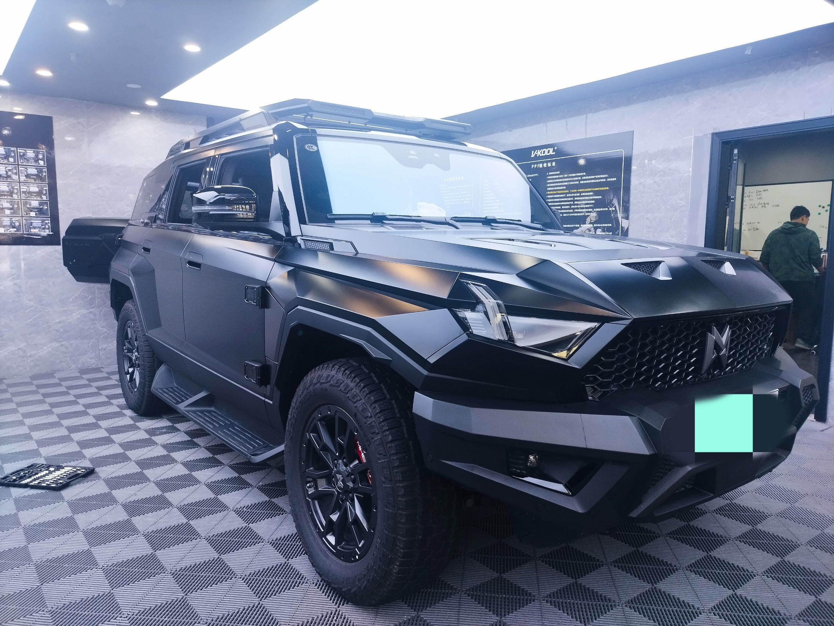 东风猛士917--中大型suv改色(定制图案贴膜)