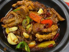 姜辣凤爪烧猪蹄-江城燕子大排档(江汉路步行街店)