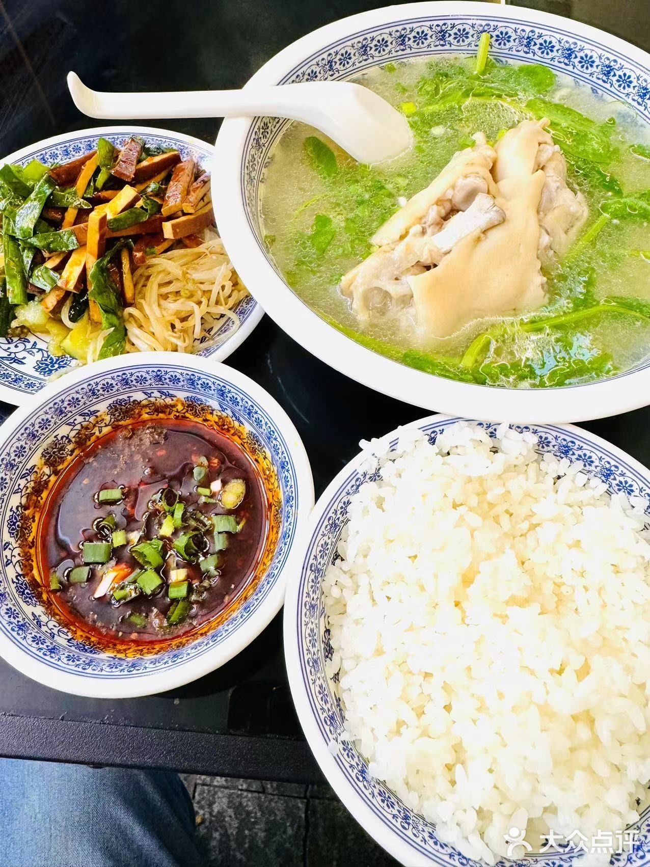市中心地道美味，鲜香正心堂老妈蹄花