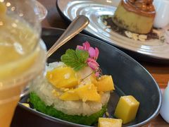 -Chom Cafe and Restaurant