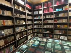 -钟书阁(松江泰晤士小镇店)