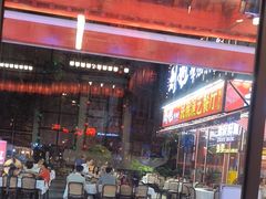 -刘姐啤酒鱼民族演艺餐厅(西街总店)