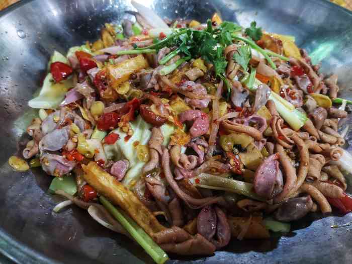 好吃黔江鸡杂干锅-"花快餐的钱吃一顿鸡杂,超实惠! 三个女.