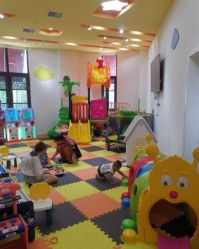 -趣童婴幼儿SPA母婴生活馆(孔雀城店)