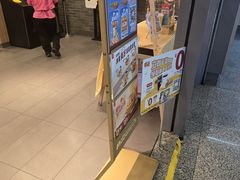 -麦当劳(上海虹桥站30B检票口楼上)