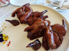 玻璃皮润烧乳鸽皇-北京厨房(西安SKP店)