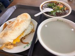 烧饼夹鸡蛋-老磁器口豆汁店(方庄店)