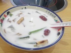 现榨椰奶清补凉-三爷糟粕醋·鲜鱼汤·海南特色小吃(新华南路店)