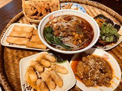 -爆炸头阿姨小四川正宗川味小吃(无任何分店)