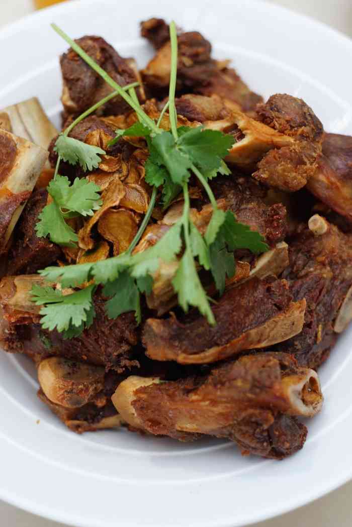 特色猪头排-"停车还是挺方便的,环境比较一般,大排档风.