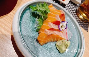 Salmon Sashimi (5 pieces)