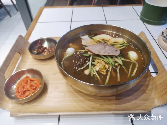 厚有蛋·朝鲜族现压牛肉冷面现压荞麦牛肉冷面图片