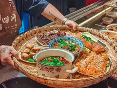-爆炸头阿姨小四川正宗川味小吃(无任何分店)