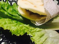 手抓肉夹馍-宁夏国强手抓羊肉·清真菜(未央路凤三店)