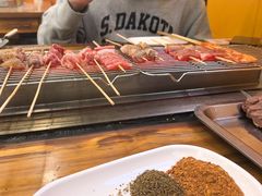 -哈尔滨小酒馆·鲜肉现穿自助烧烤(康新花园店)