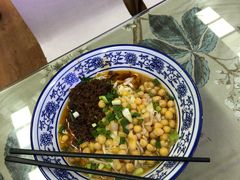 -渝之汇牛肉豌杂面