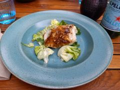 冰岛鳕鱼配沙拉-THE CANNERY&JUJU 新鲜海鲜·牛排美食酒廊