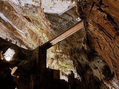 -波斯托伊纳溶洞