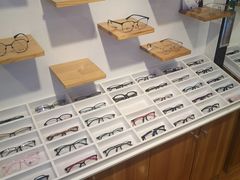 -MiRi眼镜·蔡司·星趣控·尼康控优点视觉合作店(南京东路店)