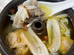 鲜赤松茸绣球菌汽锅鸡-云海肴·汽锅鸡·云南菜(高德置地店)