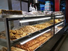 面包甜点陈列柜-轴承厂月饼(贵州市小河顺茂糕点店)
