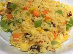 大叻经典菠萝海鲜炒饭-米纸越南小馆(金鹰世界店)