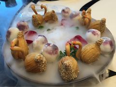 岭南风范天鹅酥+蓝莓雪媚娘-广州文华东方酒店·江-由辉师傅主理