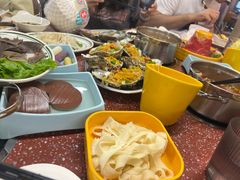 -四囍码头海鲜烧烤自助火锅(外滩南京东路悦荟广场店)