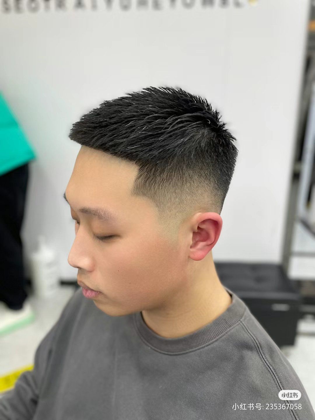 男士短发精神干练,帅气