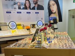-天空之镜眼镜店蔡司依视路配镜授权零售店(望京颐堤港店)