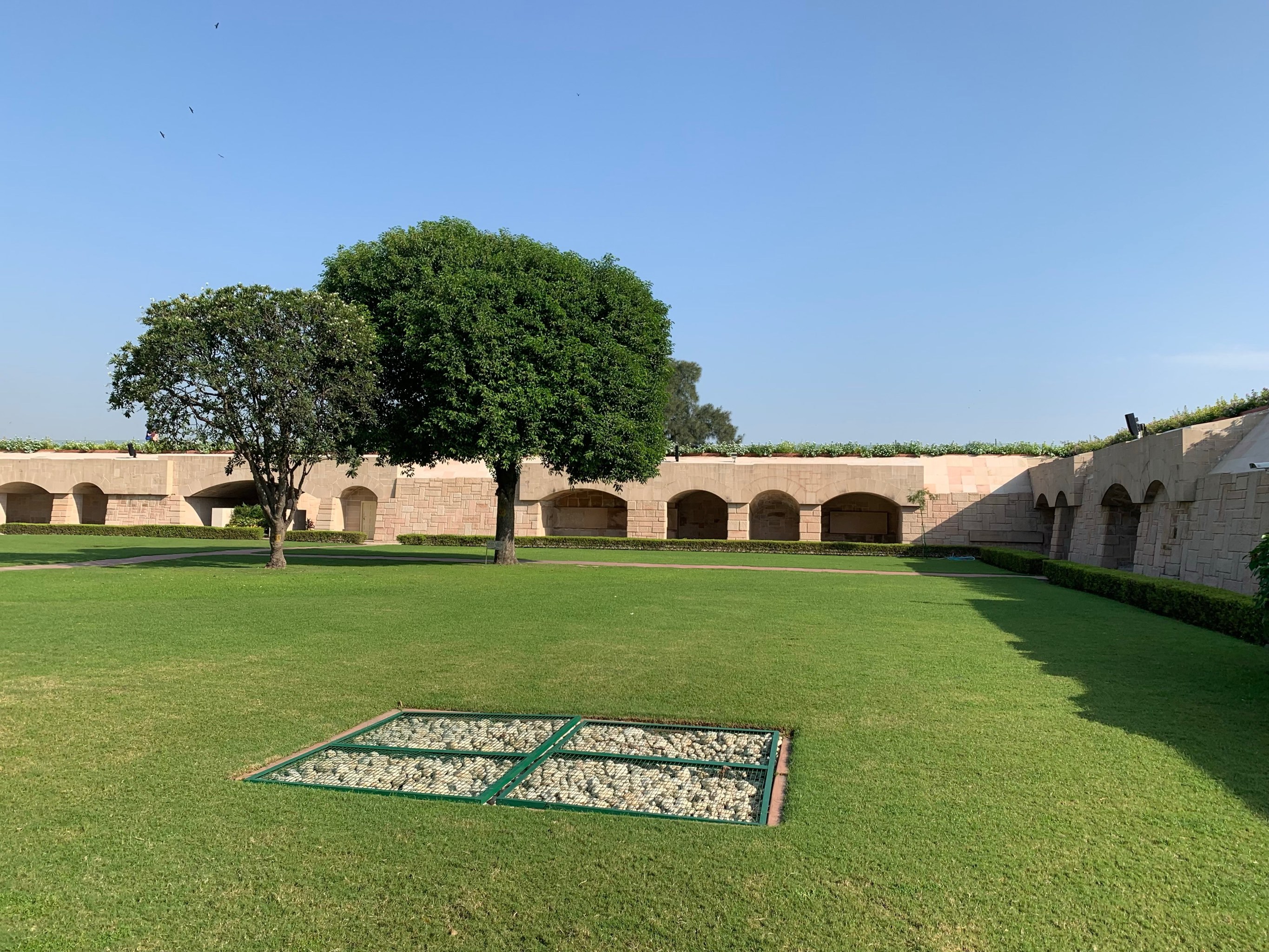 甘地陵:甘地陵位于印度首都新德里的郊区