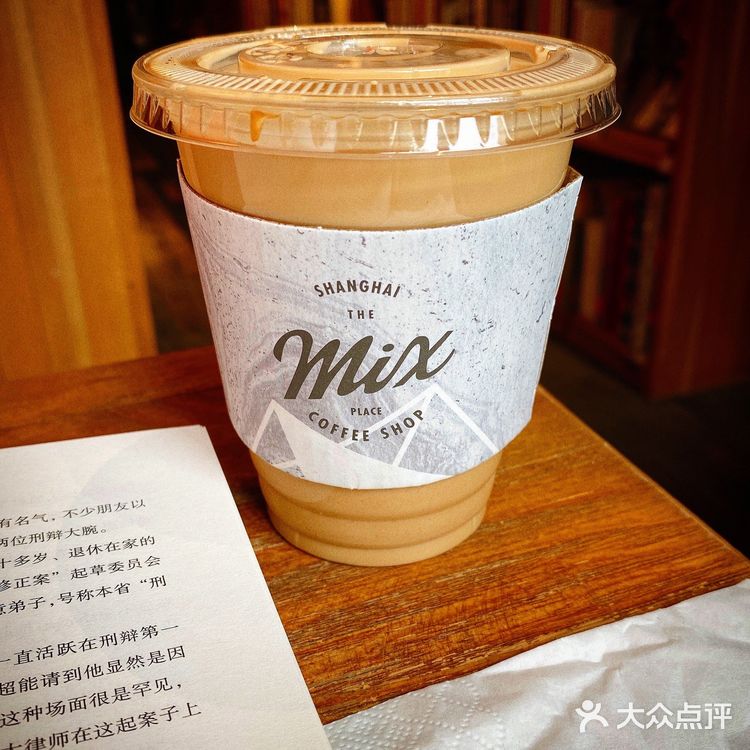 是我很喜欢的一个书店啦！地理位置很优越