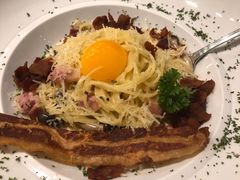 -Chom Cafe and Restaurant