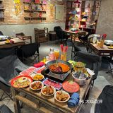 这么好吃的火锅店，我得带你们来吃一下 可以吃到好多特色…