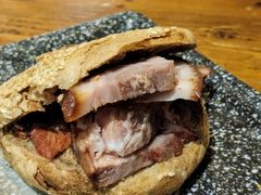 -老天桥酱肉烧饼夹肘子(天桥店)