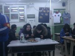 大堂-做了不起的80后