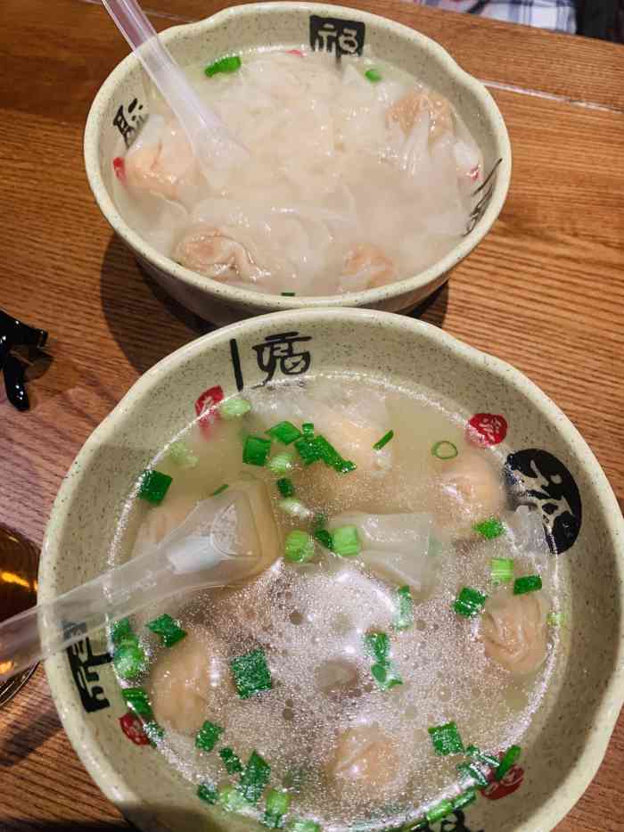 同利肉燕老铺(三坊七巷店)-"南后街上这家同利肉燕至少开了九年,其实