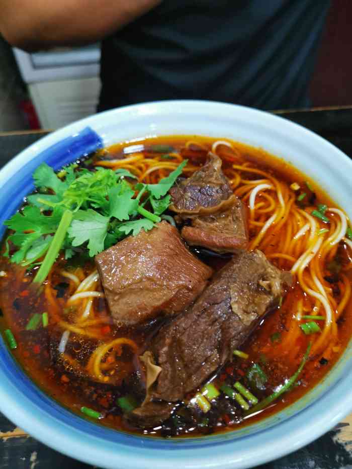 打分 这是我见过的牛肉最大坨, 牛肉量最大的牛肉面馆了吧, 味道很好