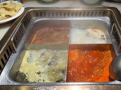 -巴渝瓦肆重庆鲜火锅(宝龙环湖店)