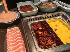 鸳鸯招牌麻辣锅拼金汤花胶锅-大隐·成都火锅Bistro(合生麒麟新天地店)