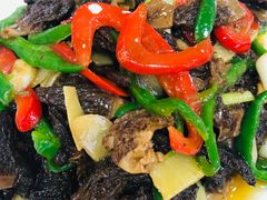 -鲁朗石锅城·松茸天麻石锅鸡