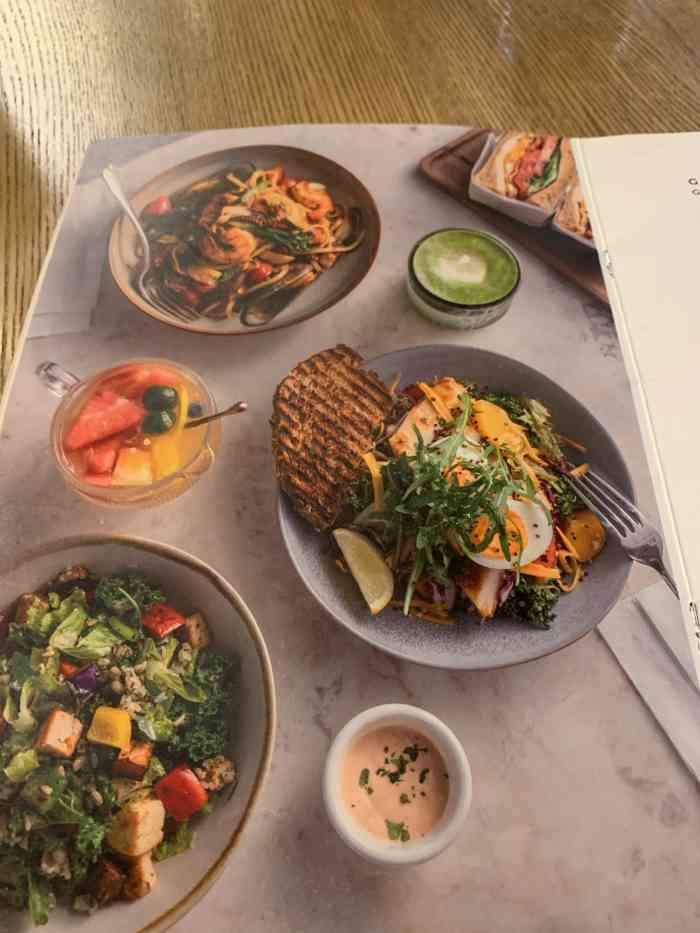 gaga鲜语(来福士店)-"优点:店堂明亮干净.缺点:菜品选择很少,.