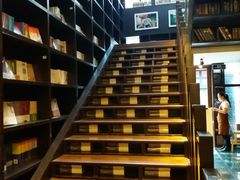 -钟书阁(松江泰晤士小镇店)